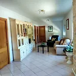 Spacious House With Garden In - Family-friendly Hébergement de vacances