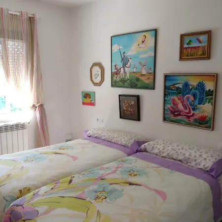 Spacious House With Garden In - Family-friendly Hébergement de vacances *