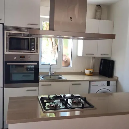 Spacious House With Garden In - Family-friendly Holiday home *