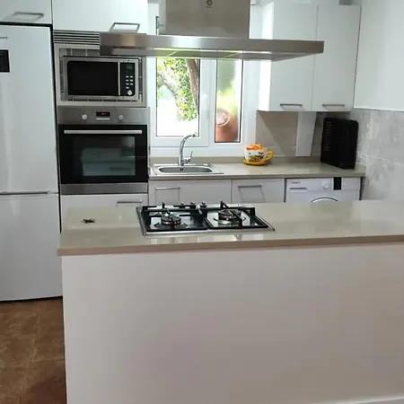 Spacious House With Garden In - Family-friendly Tatil Evi