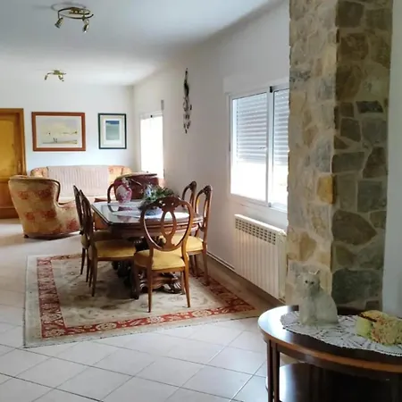 Spacious House With Garden In - Family-friendly *