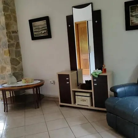 Semesterbostad Spacious House With Garden In - Family-friendly