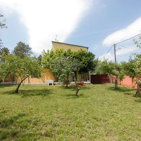 Tatil Evi Spacious House With Garden In - Family-friendly *