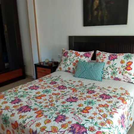 Spacious House With Garden In - Family-friendly *