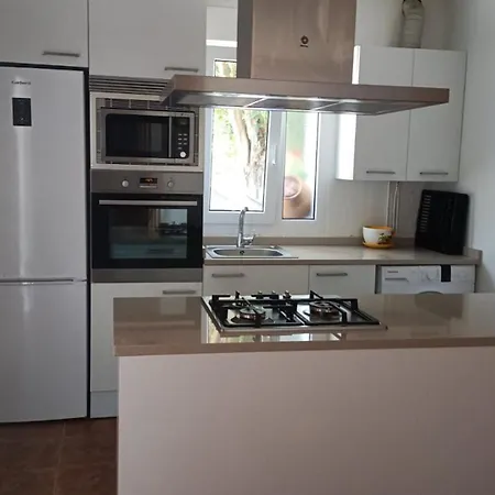 Spacious House With Garden In - Family-friendly * Touro