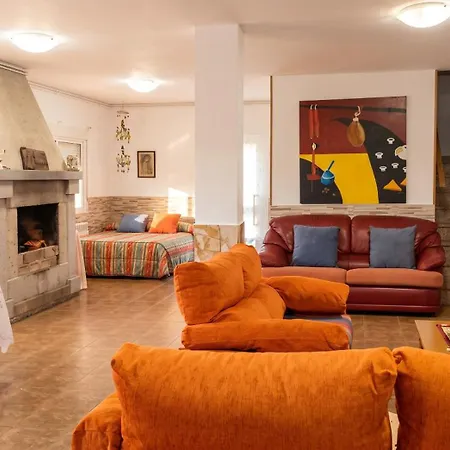 Spacious House With Garden In - Family-friendly Tatil Evi Touro