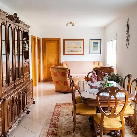 Spacious House With Garden In - Family-friendly *