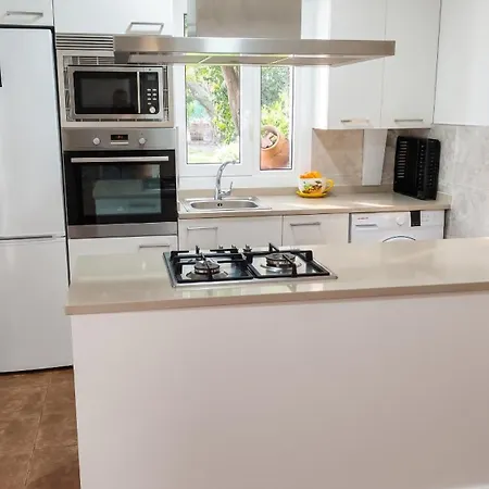 Spacious House With Garden In - Family-friendly *