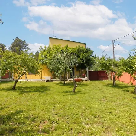 Tatil Evi Spacious House With Garden In - Family-friendly