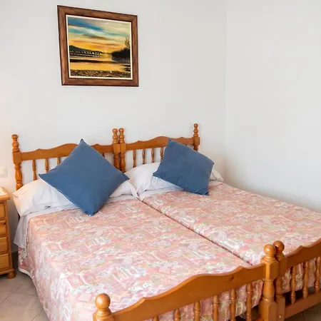 Tatil Evi Spacious House With Garden In - Family-friendly *
