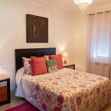 Tatil Evi Spacious House With Garden In - Family-friendly