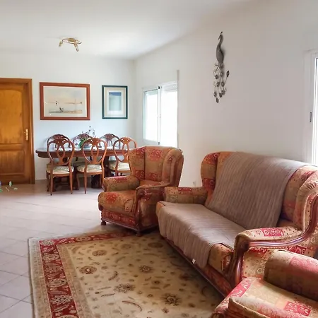 Tatil Evi Spacious House With Garden In - Family-friendly *