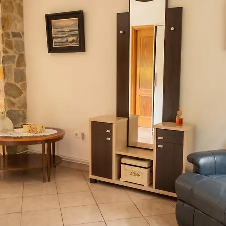 Spacious House With Garden In - Family-friendly