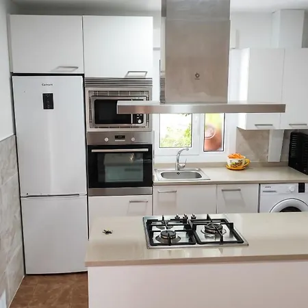 Spacious House With Garden In - Family-friendly *