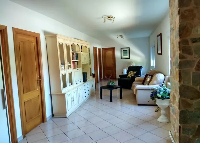 Spacious House With Garden In - Family-friendly 別荘