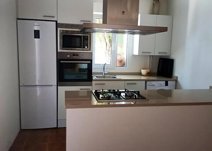 Hébergement de vacances Spacious House With Garden In - Family-friendly