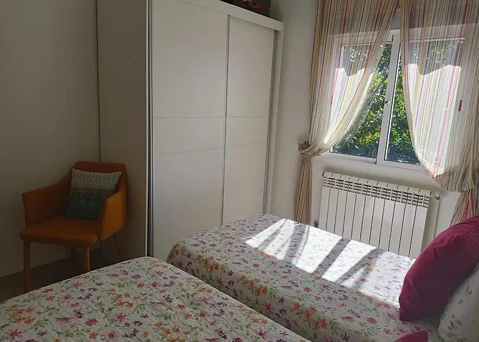 別荘 Spacious House With Garden In - Family-friendly