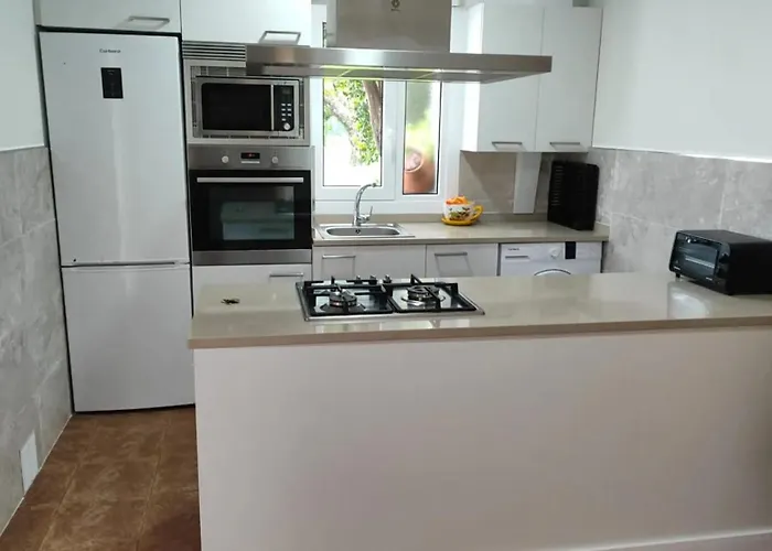 Spacious House With Garden In - Family-friendly 別荘