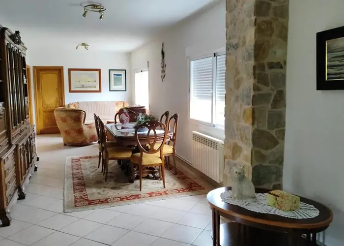 Spacious House With Garden In - Family-friendly *