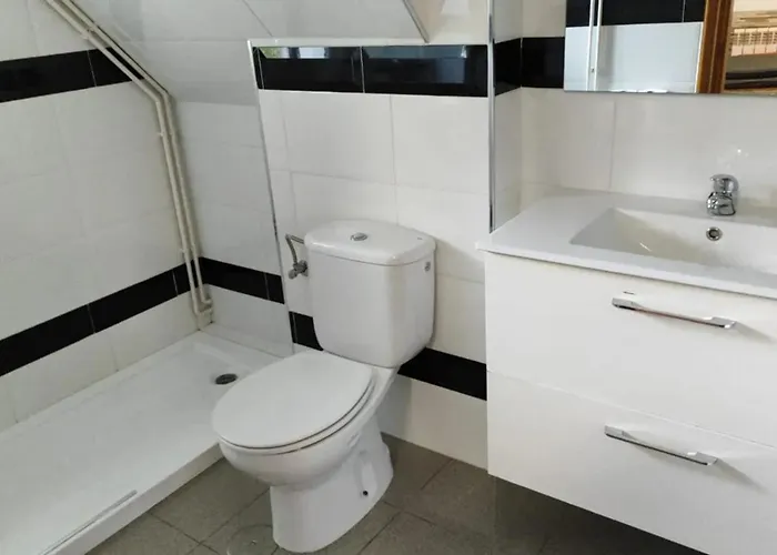 Spacious House With Garden In - Family-friendly 別荘