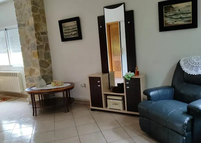 別荘 Spacious House With Garden In - Family-friendly