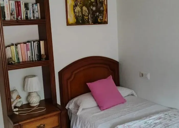 別荘 Spacious House With Garden In - Family-friendly