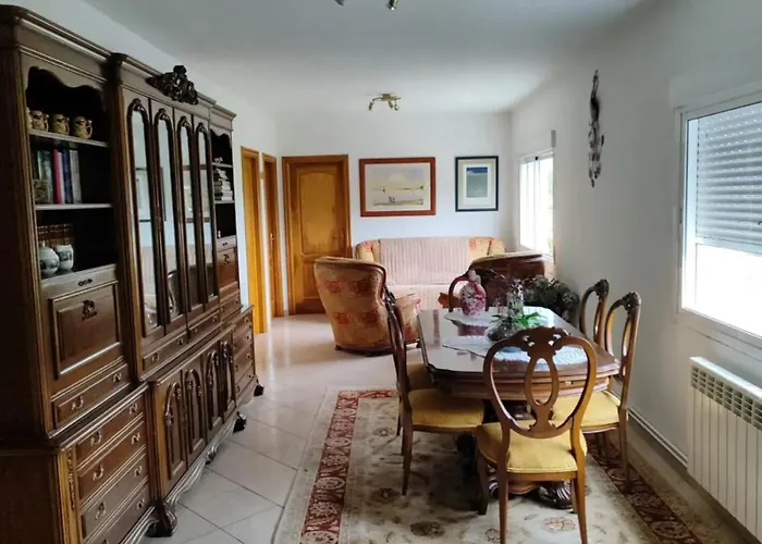 Spacious House With Garden In - Family-friendly *